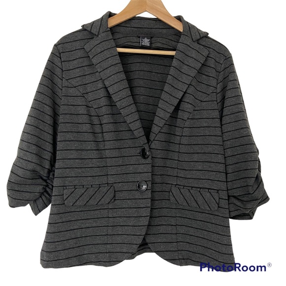 torrid Jackets & Blazers - TORRID GREY/BLACK STRIPED STRETCHY KNIT JACKET/BLAZER W/RUCHED SLEEVES, SIZE 0